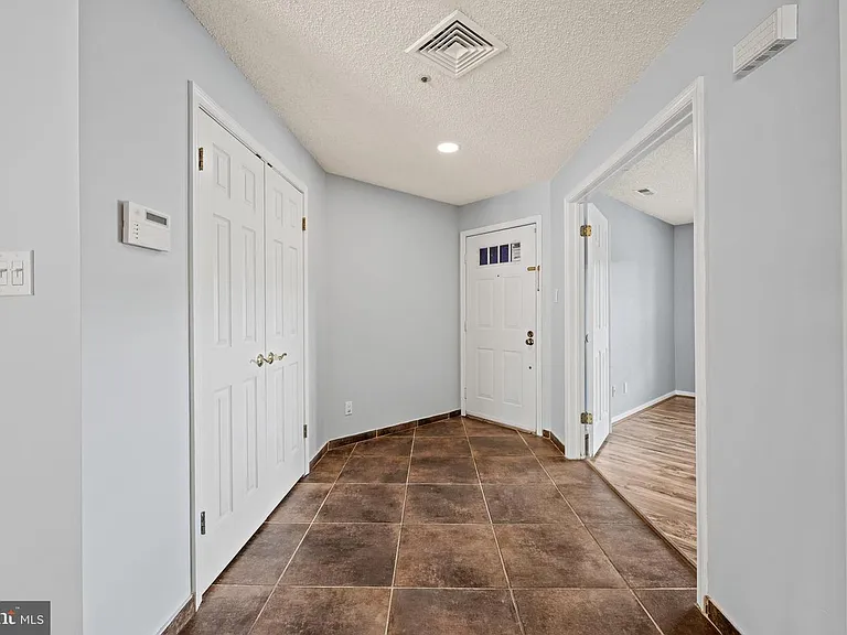 1022 Main St — Photo 14