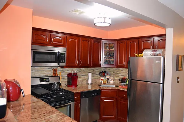 Sold by Royal Living | media 6