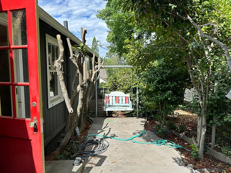665 S Auburn St — Photo 18