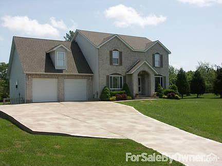 Front View, plenty of parking. : Huge driveway, colored & sealed, plenty of guest parking. Park your
