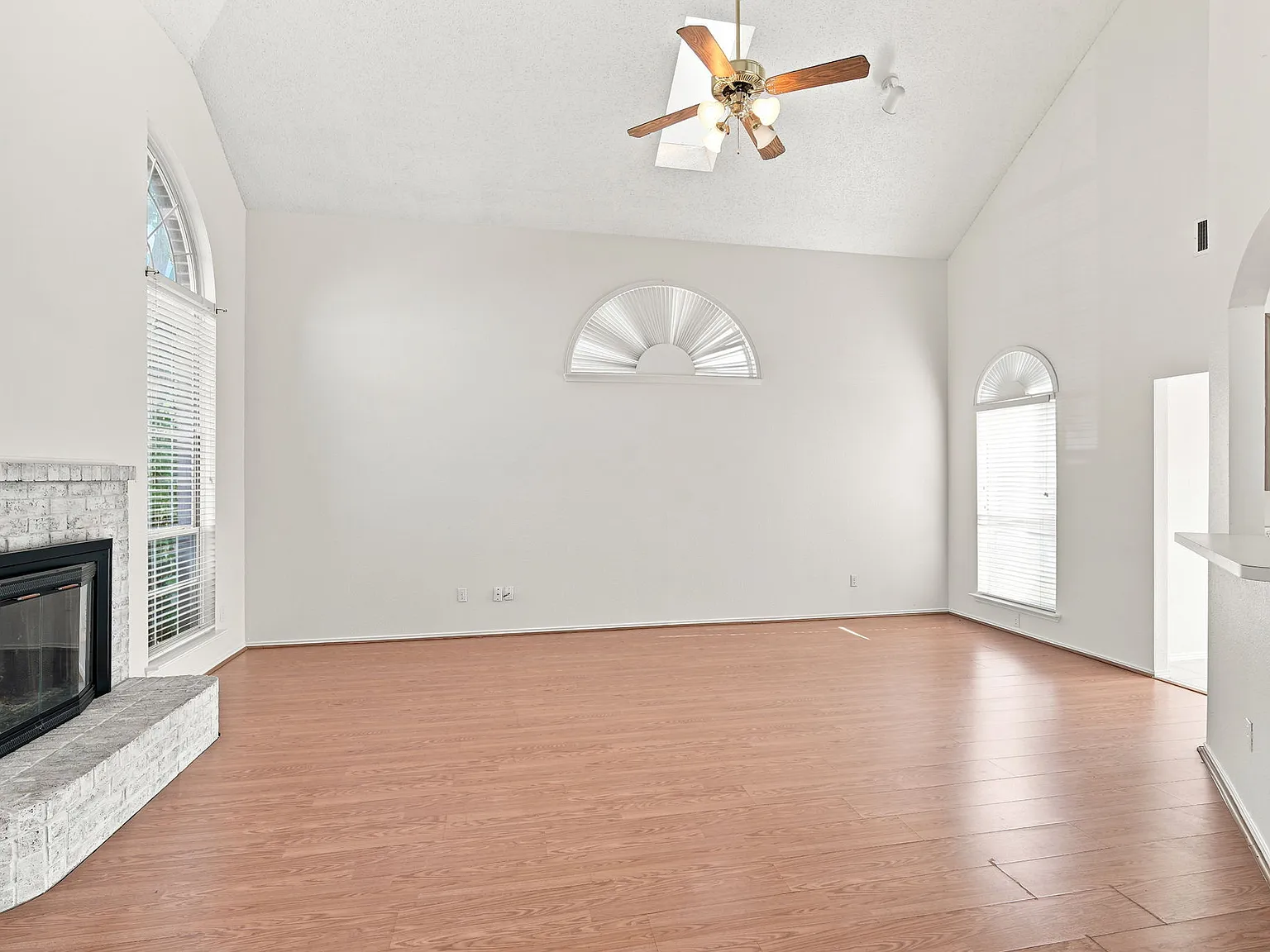 3 bed, 2.5 bath, 2078 sqft, $2,550 — Photo 4