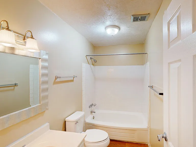 Sharondale Woods Apartments — Photo 44