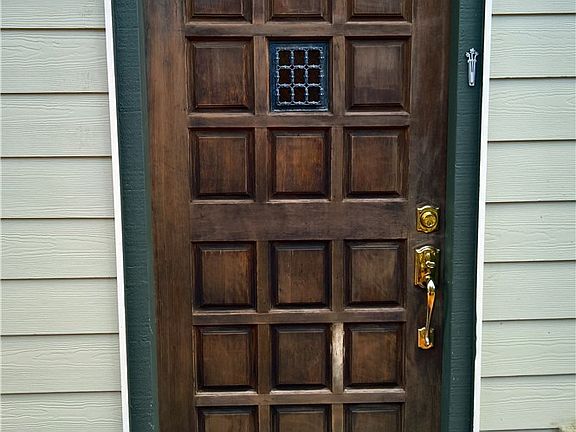 3rd image of 1205 26th Ave NE
