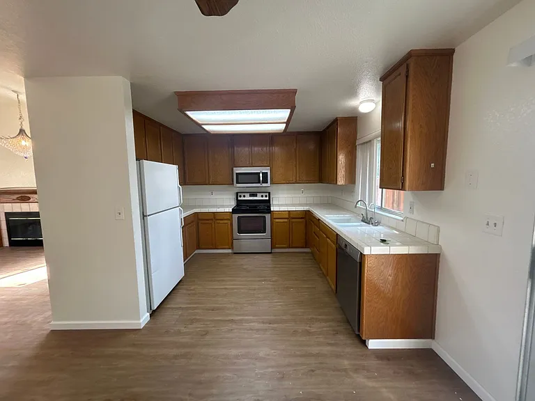 1589 Joett Dr — Photo 5