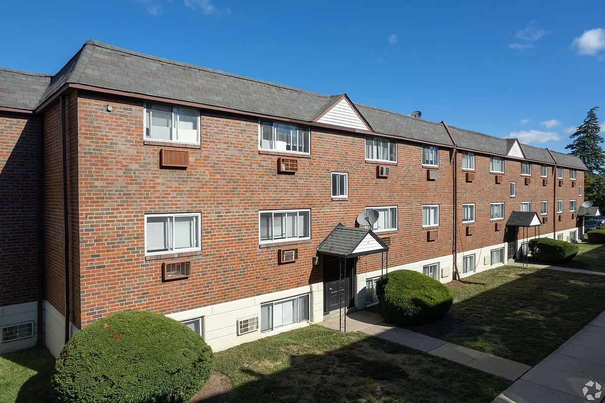 Building Photo - Oakwood Apartments