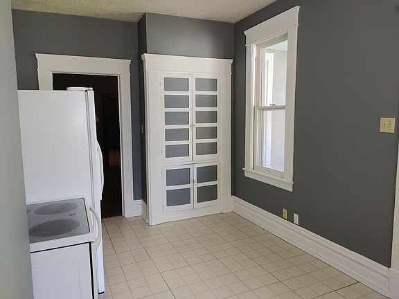 4th image of 1718 Park St