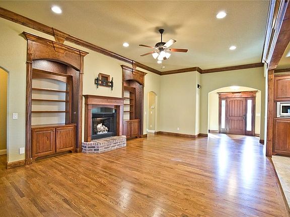 5th image of 3405 NE Oaktrace Ave