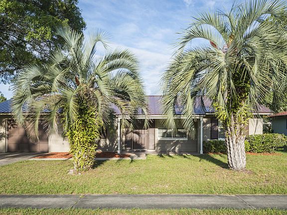 3rd image of 858 Mariana Pl