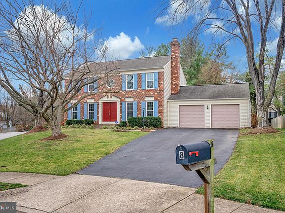3rd image of 8 Oakbrook Ct