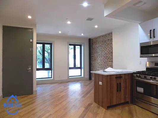 Rented by Blue Egg Realty Corp | media 42