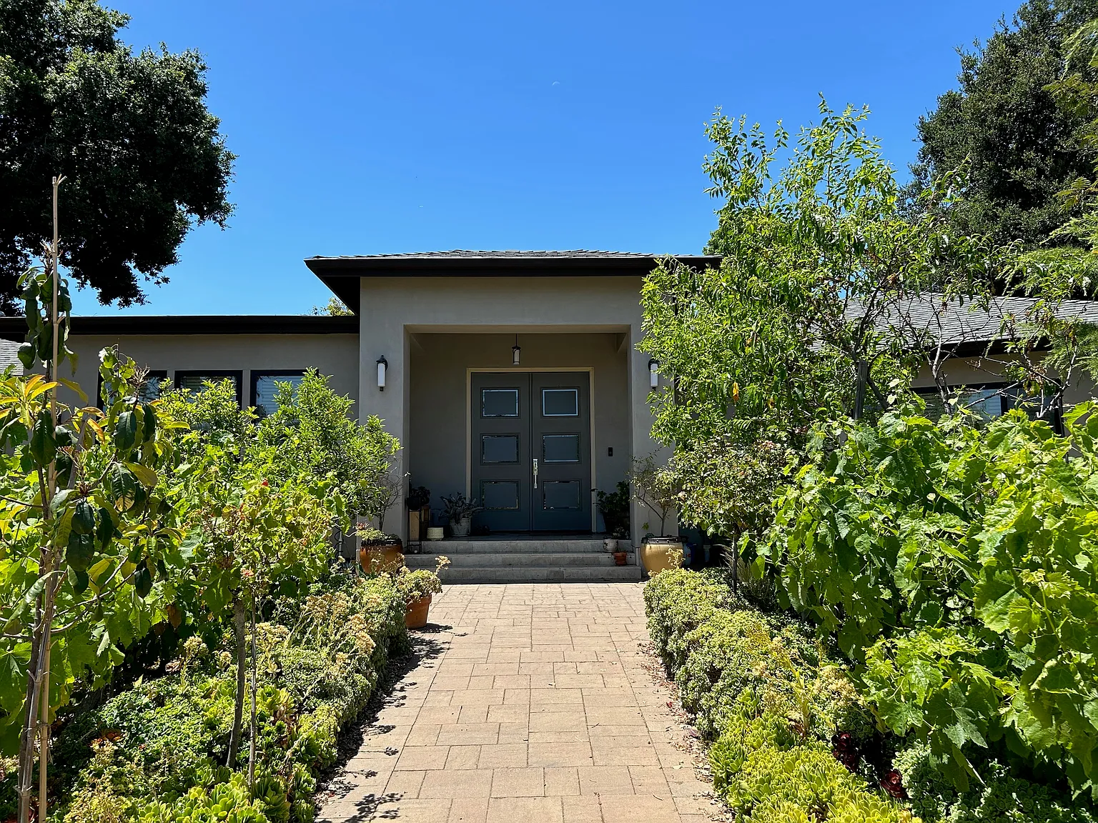 4 bed, 3.5 bath, 3010 sqft, $8,800 — Photo 1