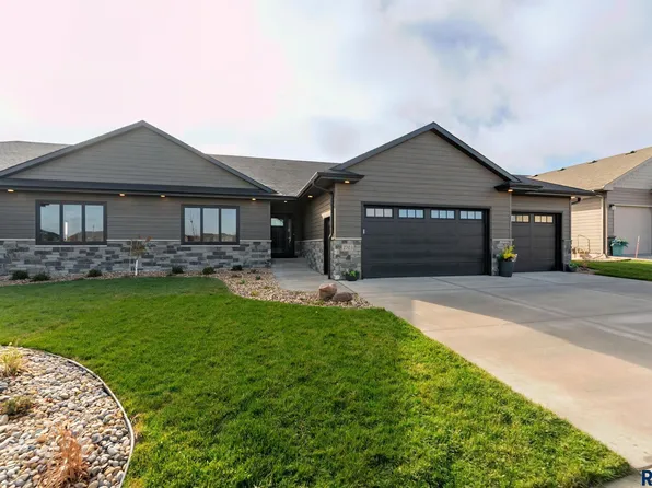 2703 W Oak Hill Dr, Sioux Falls, SD 57108
