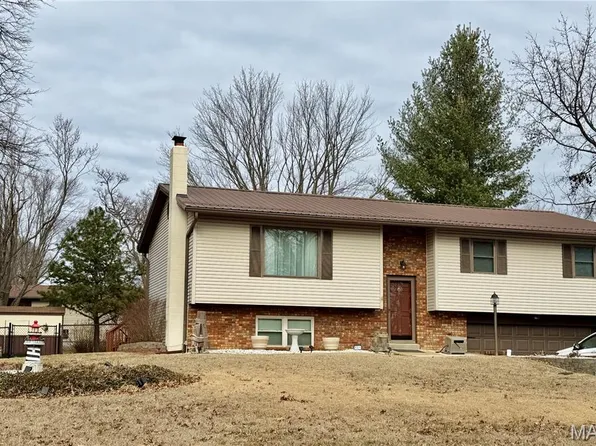 551 Oak St, Farmington, MO 63640