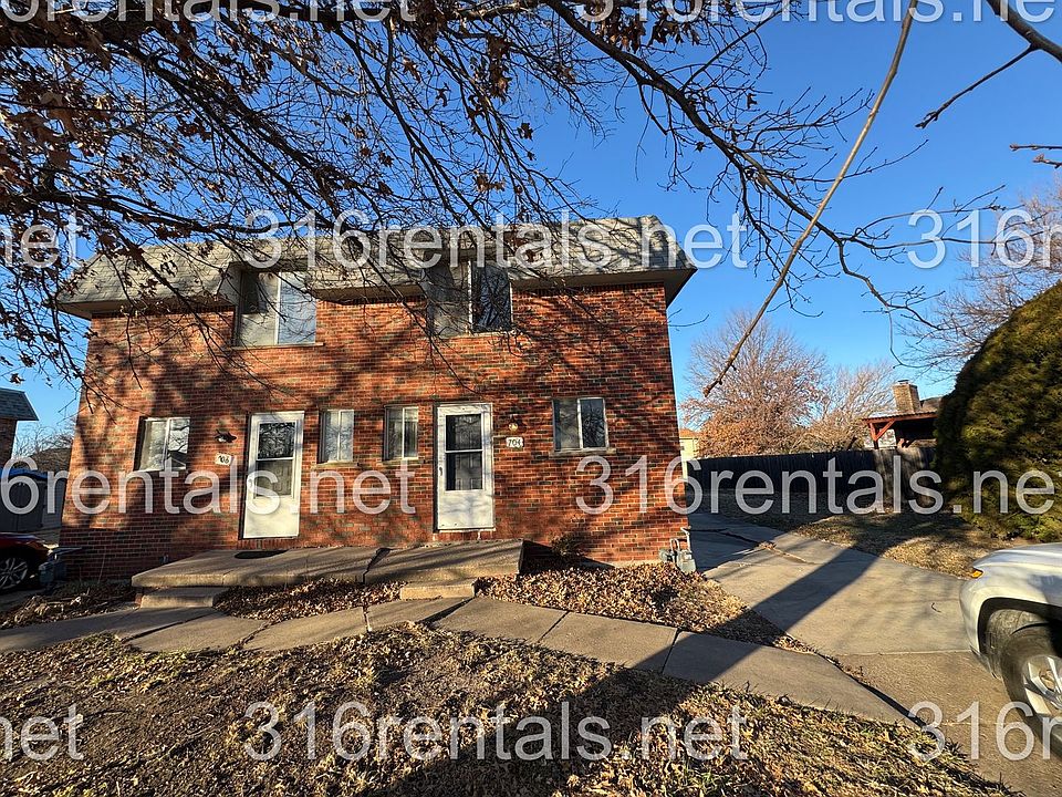 1st image of 704 Cottonwood Ln