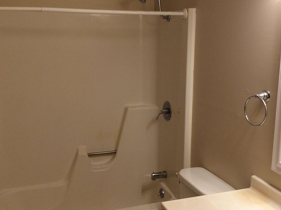 1st image of 420 NW Chapel Dr