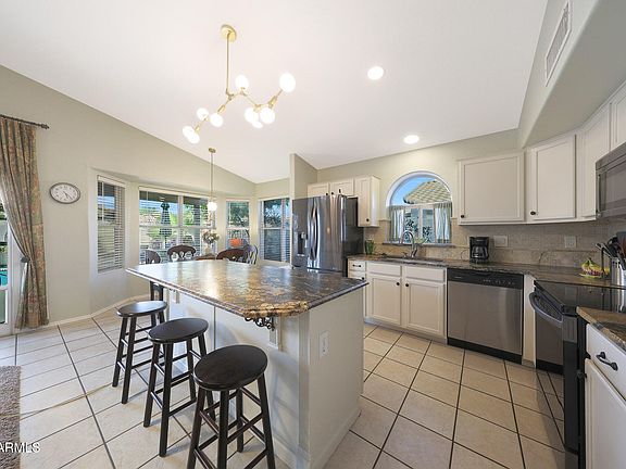 4th image of 12712 W WILSHIRE Drive