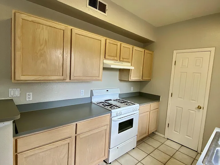 2215 King James Pl — Photo 7