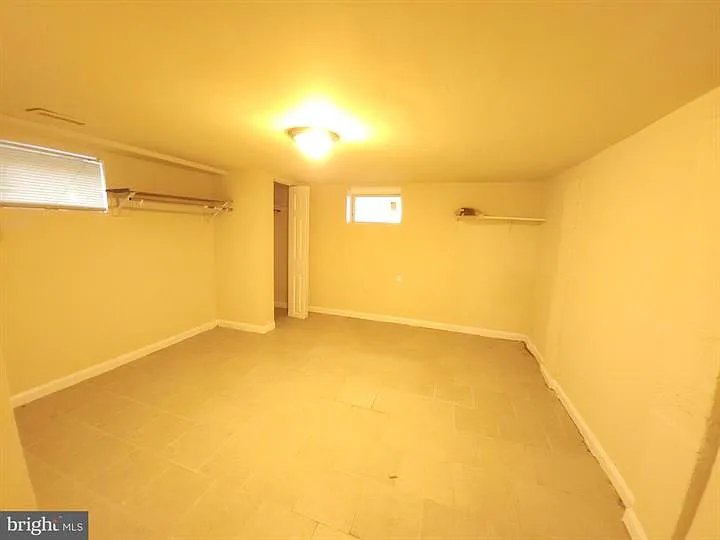 5023 Emo St — Photo 17