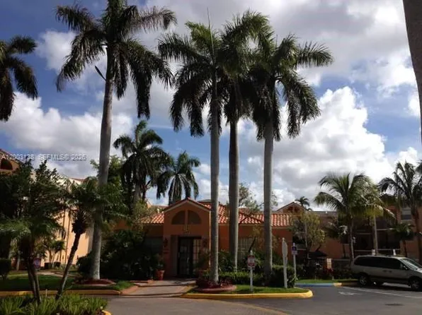 6284 NW 186th St APT 215, Hialeah, FL 33015