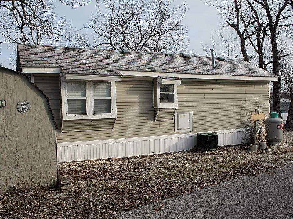 1st image of 51 Lakeshore Dr