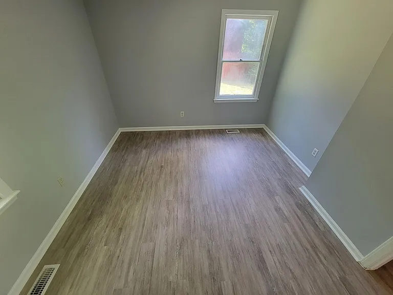 515 Burlington Ave — Photo 7