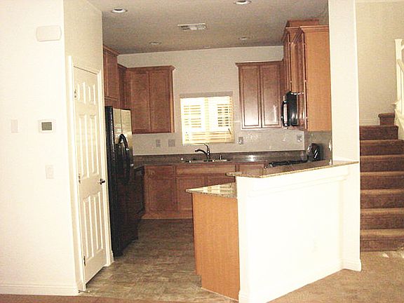 4th image of 9585 Greensburg Ave