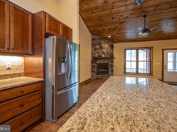 5th image of 128 College Heights Ct