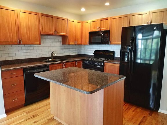 4th image of 2310 W Bloomingdale Ave APT D
