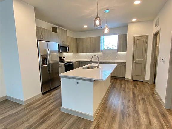 3rd image of 2292 Hawes Ave #1102