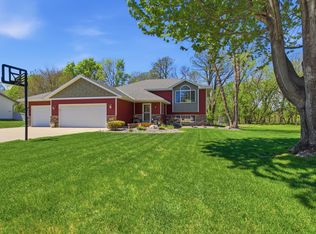 681 W River Dr, New London, MN 56273