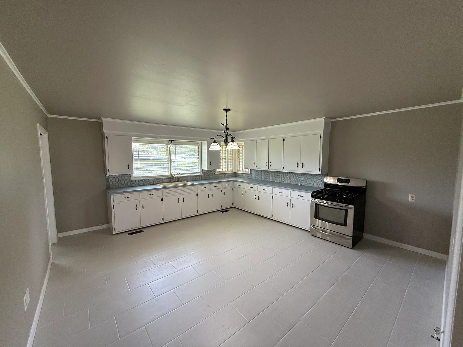 3 bed, 1371 sqft, $1,595 — Photo 4