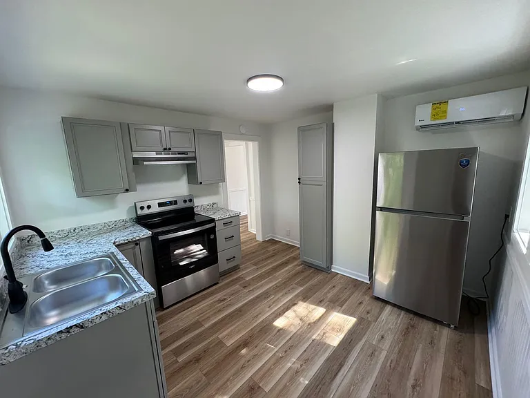 345 Flint St — Photo 6