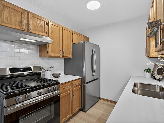 5th image of 3250 Hill Ridge Dr #82