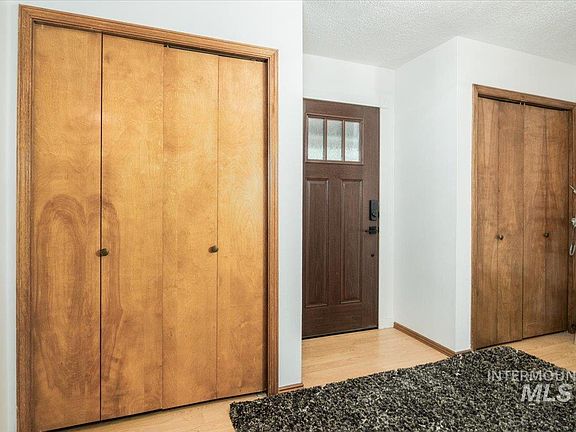 2nd image of 1401 Chokecherry Dr