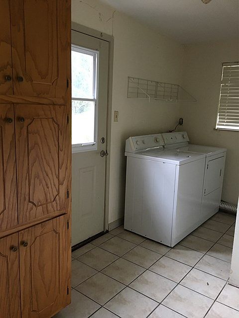 2nd image of 1105 N Shary Blvd