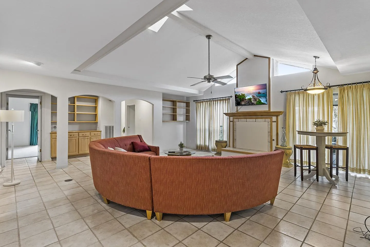 Spacious & Inviting Home in San Antonio A Must-See! — Photo 1