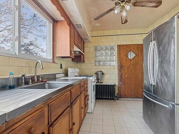 5th image of 5701 S Maplewood Ave
