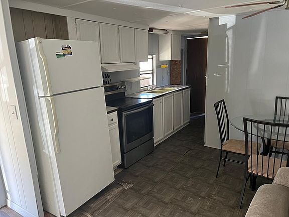 2nd image of 11 Redwood Dr #B