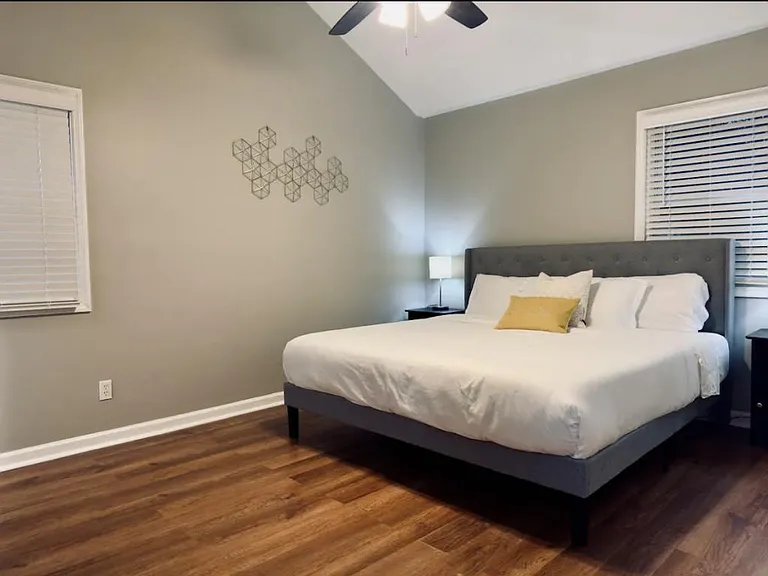 979 Falconcrest Dr — Photo 8