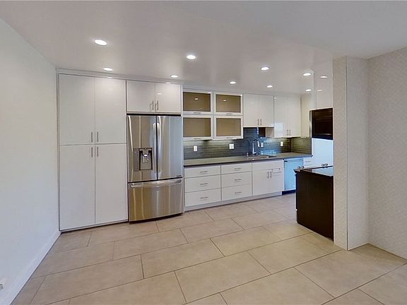 3rd image of 1124 N La Cienega Blvd APT 206