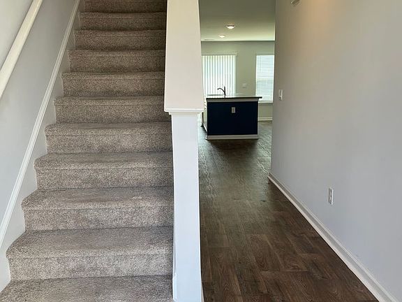 3rd image of 264 Blue Haw Dr