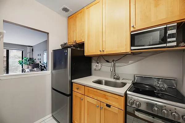 Rented by Compass | media 18