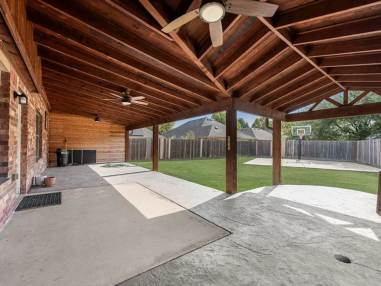 1816 Castle Creek Dr — Photo 27