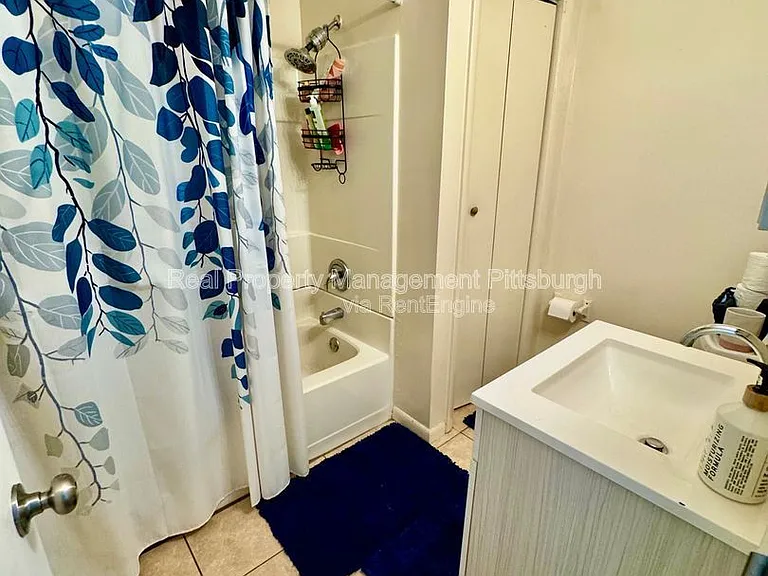 2218 Sarah St #1 — Photo 10