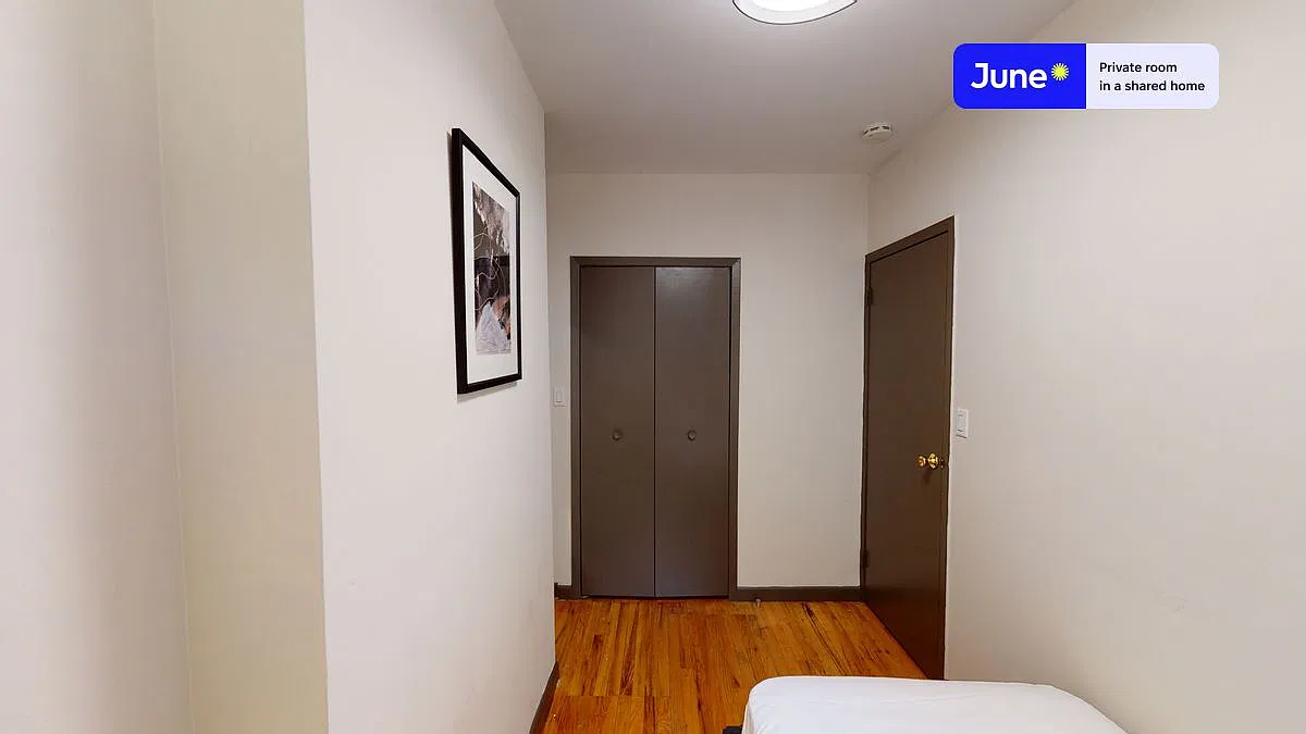 1521 York Ave — Photo 2