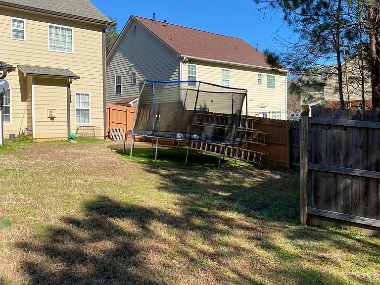 Pond Edge Rd — Photo 16