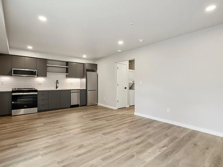5480 NE 36th Ave — Photo 12