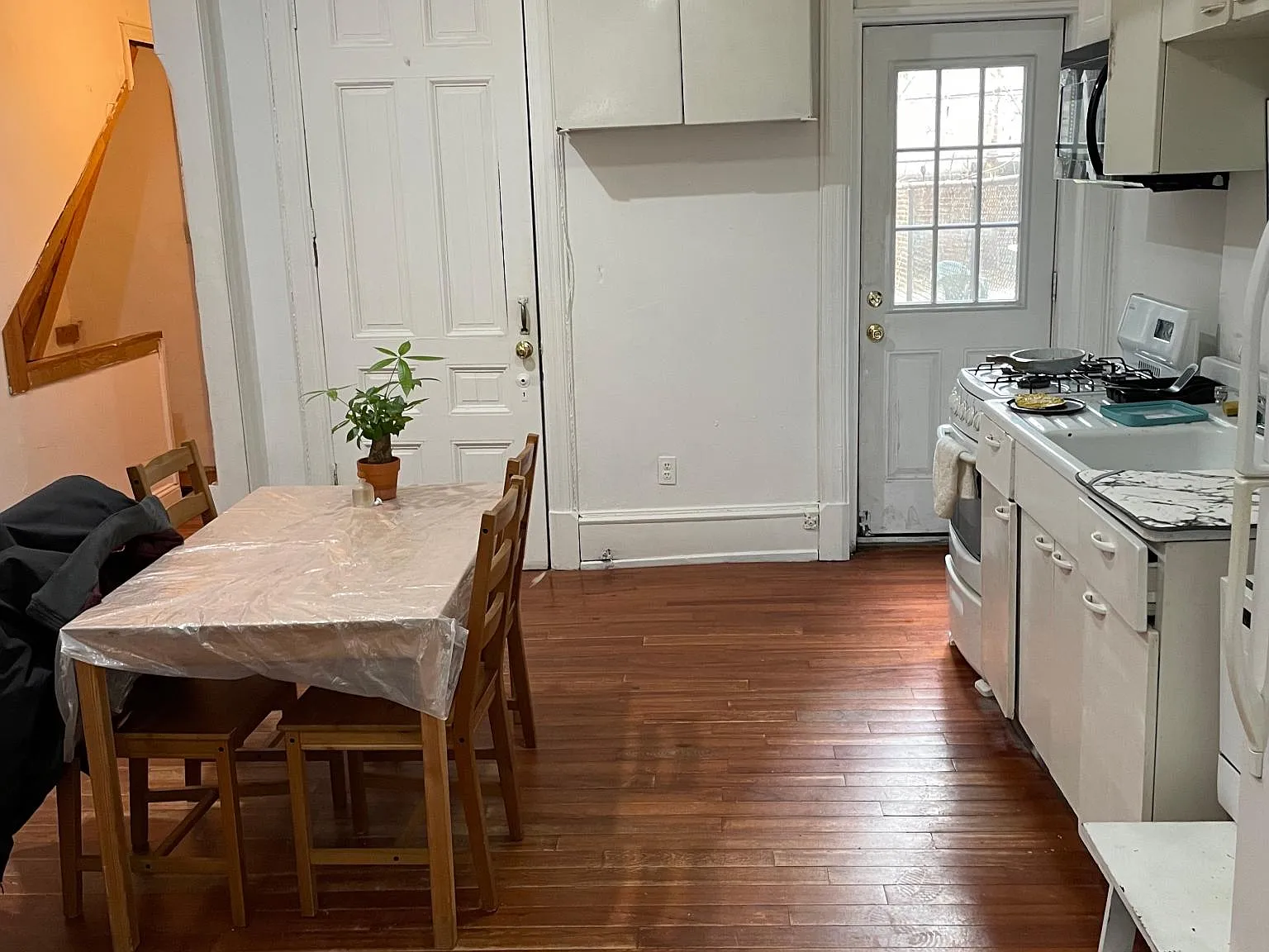 2 bed, 555 sqft, $1,600 — Photo 3
