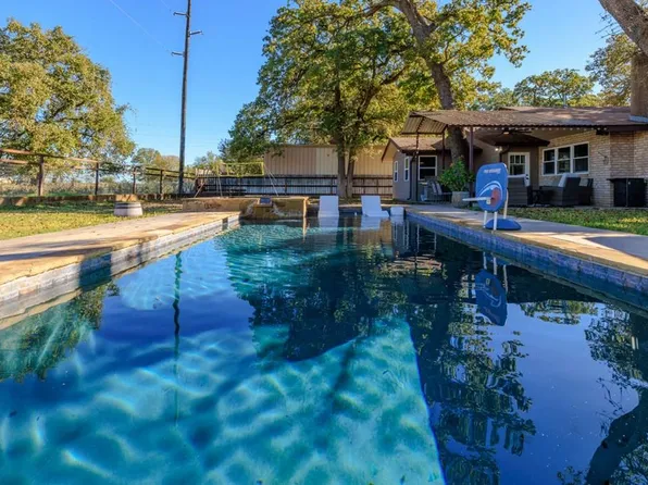 106 Bobwhite Trl, Fredericksburg, TX 78624