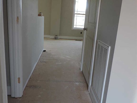 2nd image of 802 Primrose Ct